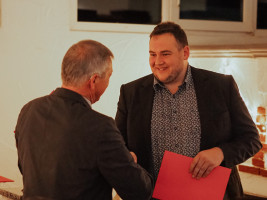 Patrick Hüller bei einer Ehrung